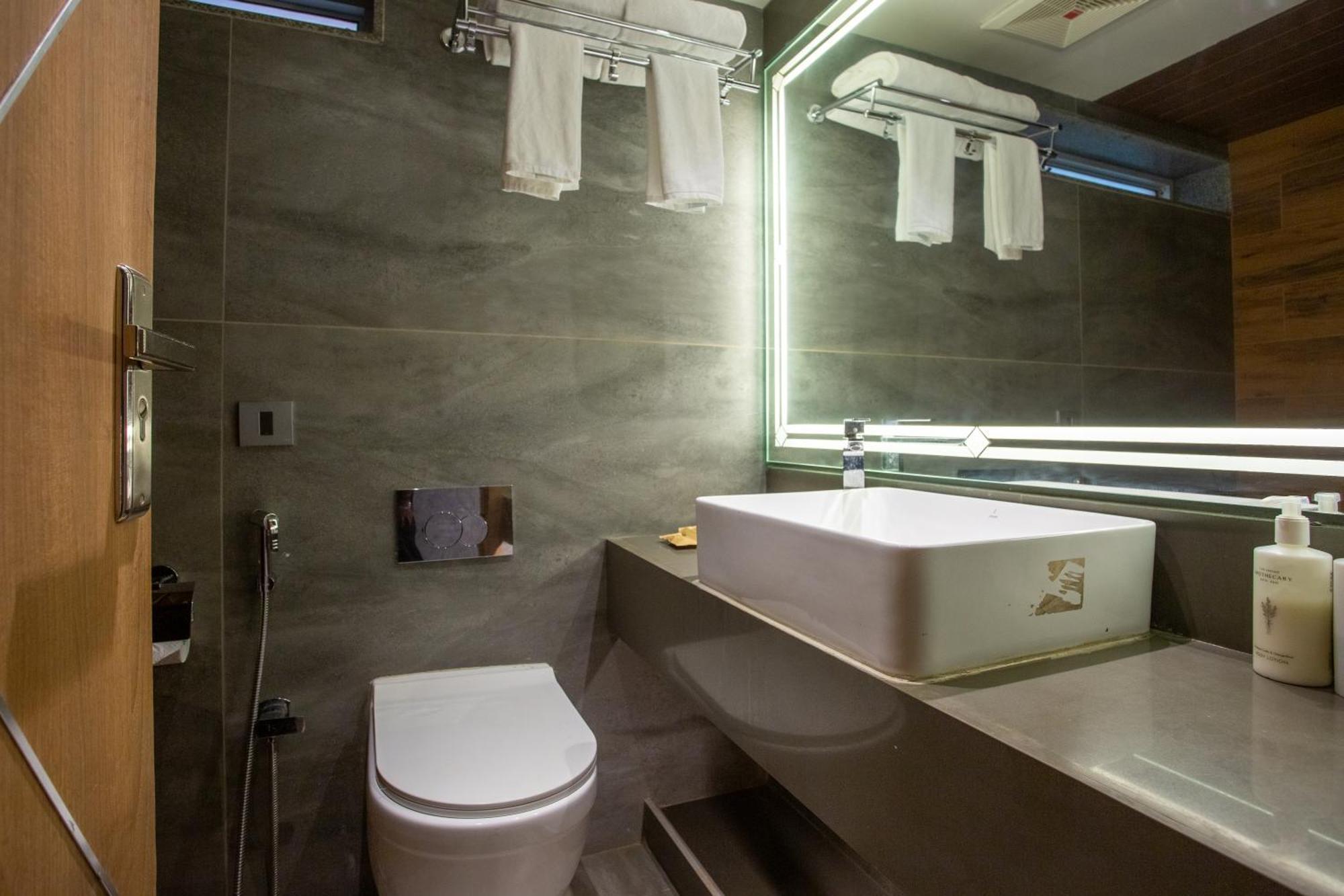 The Hosteller Bam Goa, Assagao Bilik gambar